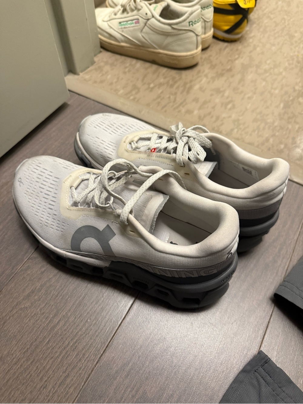 On Running Cloudnova Lightweight Running Shoes - Light Gray